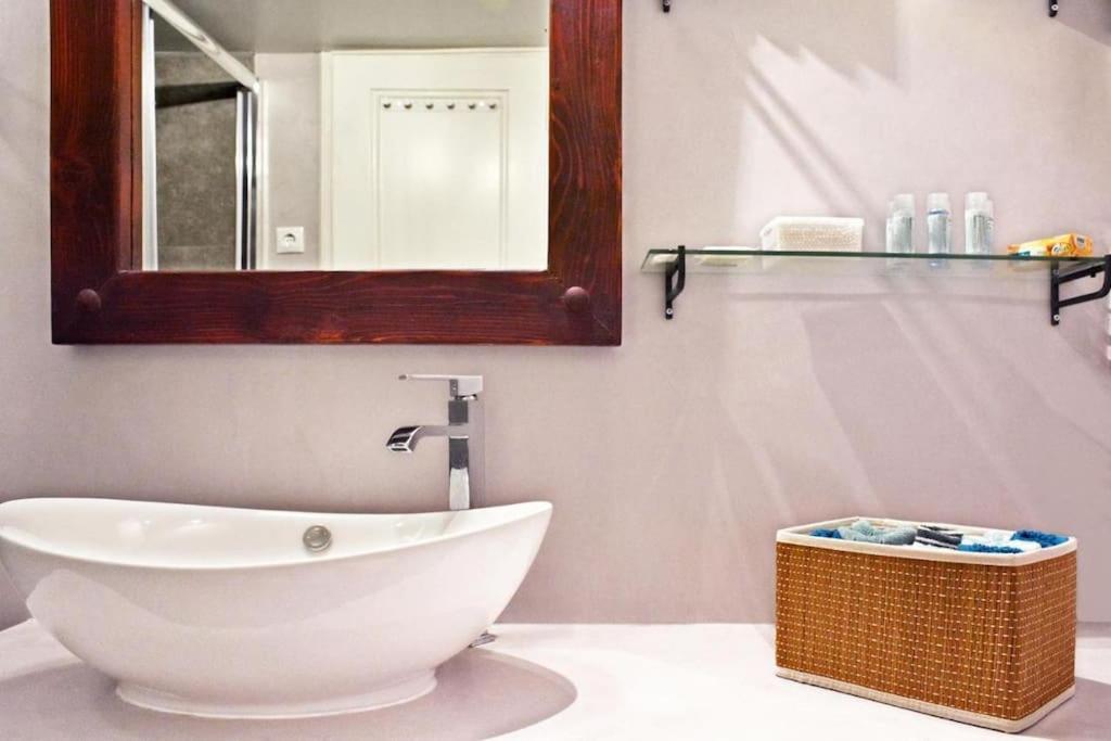 Near Acropolis, 3 Bedroom 2 Bathroom Big Beautiful Apt เอเธนส์ ภายนอก รูปภาพ