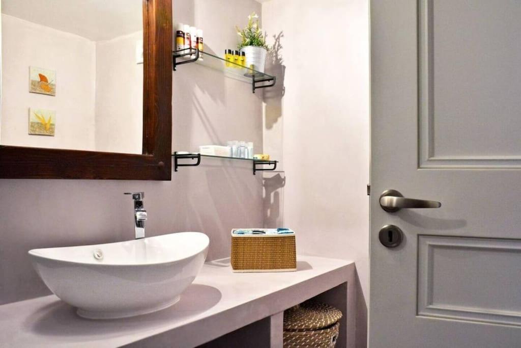Near Acropolis, 3 Bedroom 2 Bathroom Big Beautiful Apt เอเธนส์ ภายนอก รูปภาพ